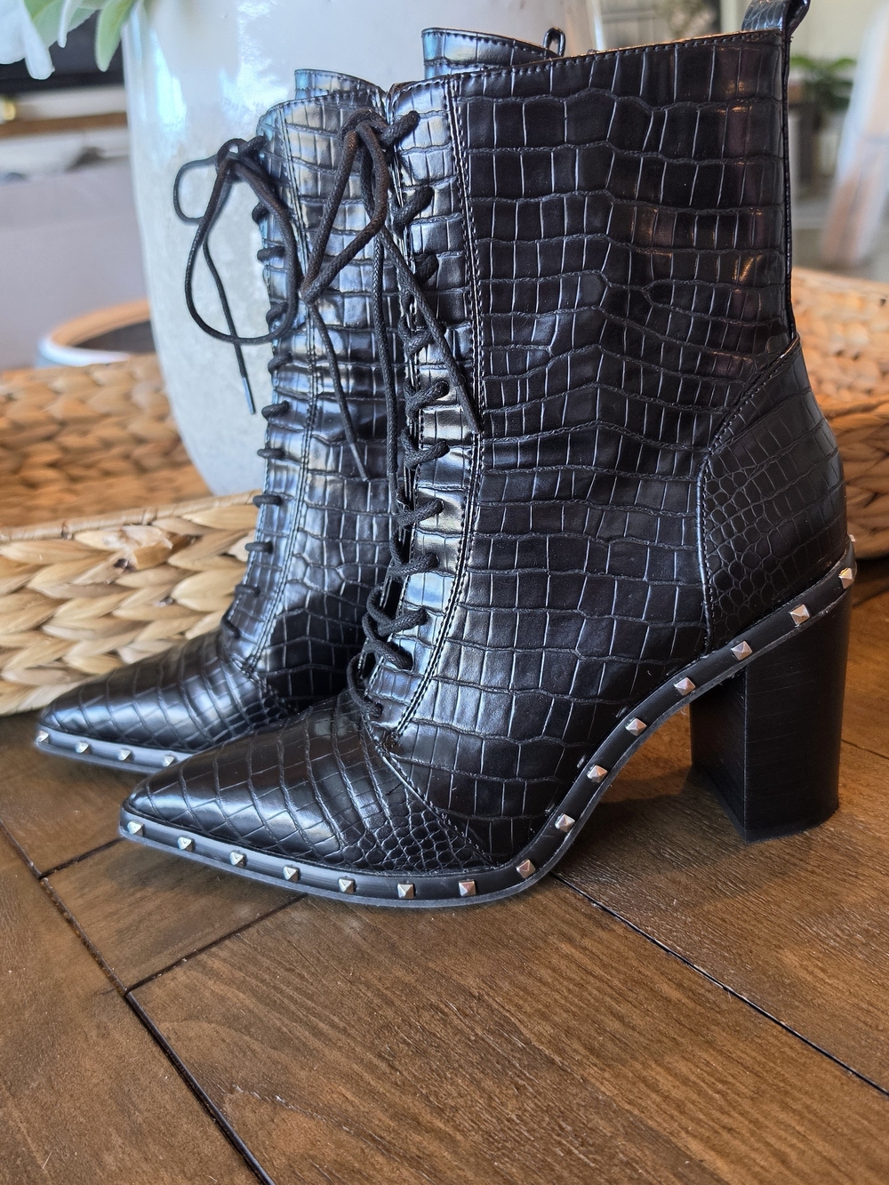 Charles David Jetsetter Croc Studded Lace Up Boots Women's Size 7.5 NWOB